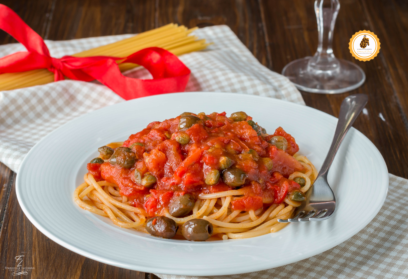spaghetti al pomodoro e olive taggiasche