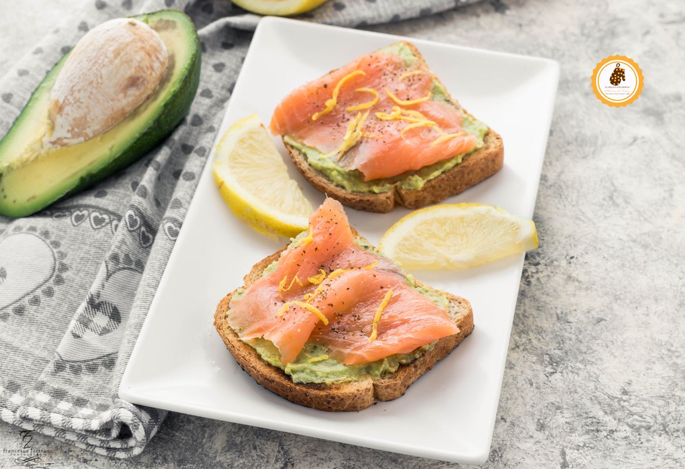 avocado toast al salmone