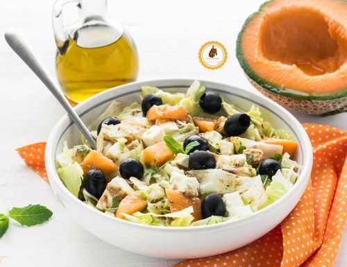 Insalata con melone feta e olive