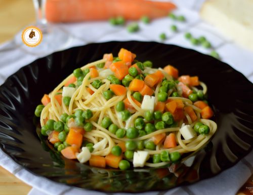 Spaghetti con piselli carote e asiago