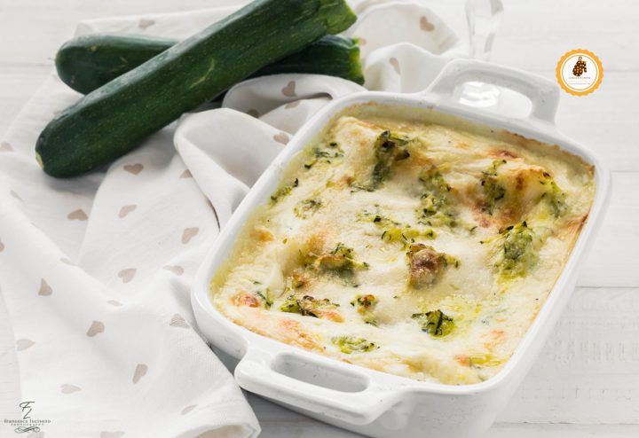 Lasagne con zucchine e prosciutto orizzontale lasagne con zucchine e prosciutto