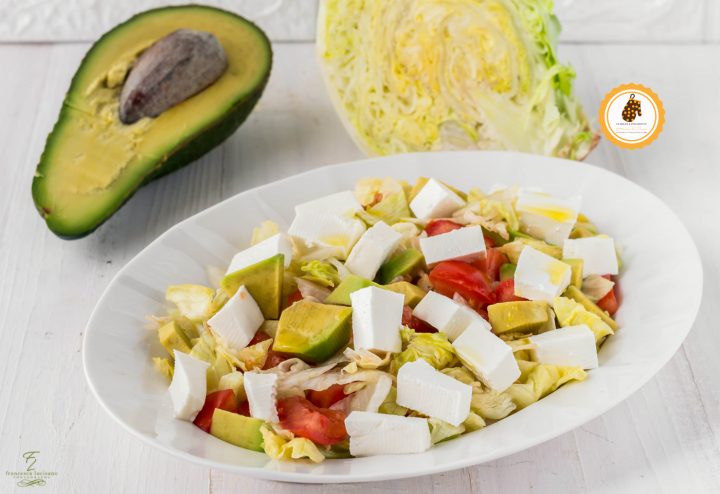 Insalata di avocado con primo sale