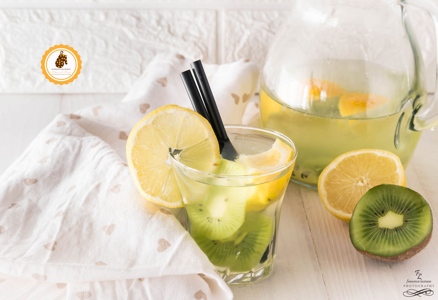 acqua detox con limone e kiwi
