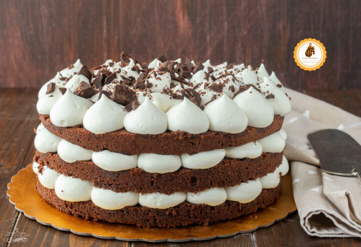 naked cake al cacao con crema al latte