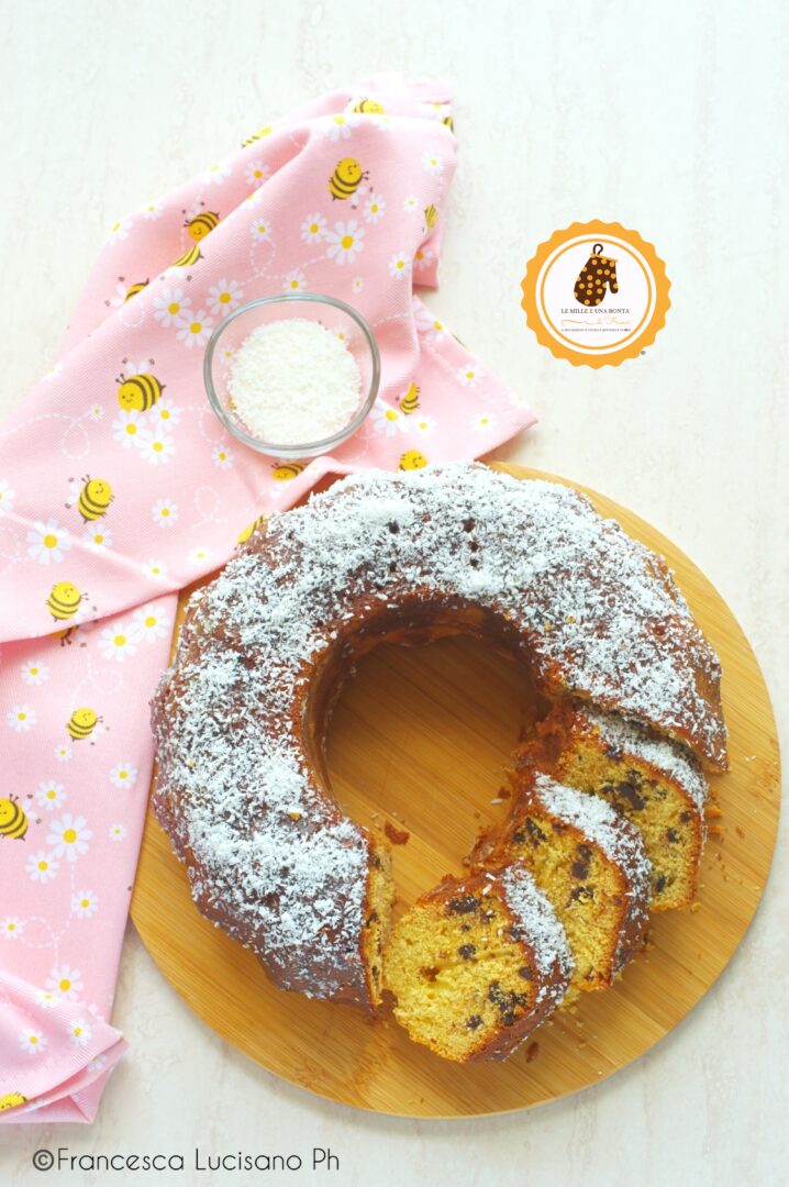 ciambella con miele cocco e gocce di cioccolato